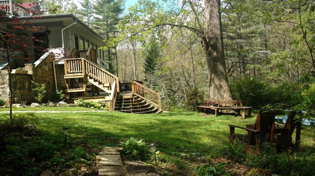 Red Leaf River Inn (Waynesville) 