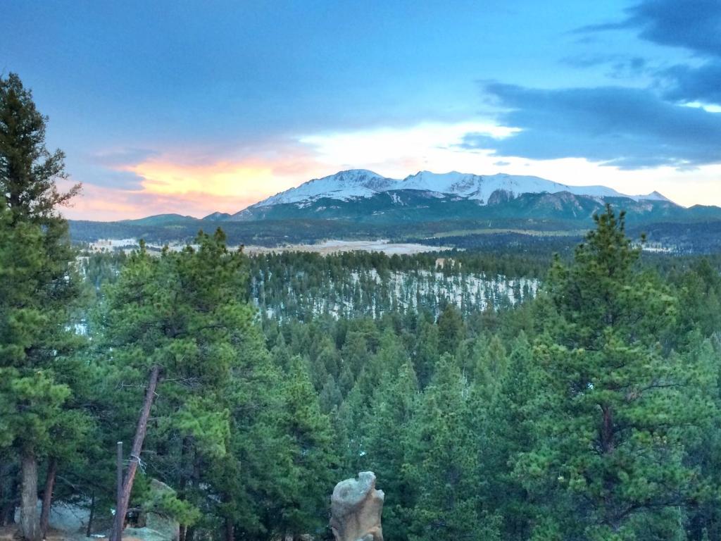 Pikes Peak Paradise Bed and Breakfast (Woodland Park) 