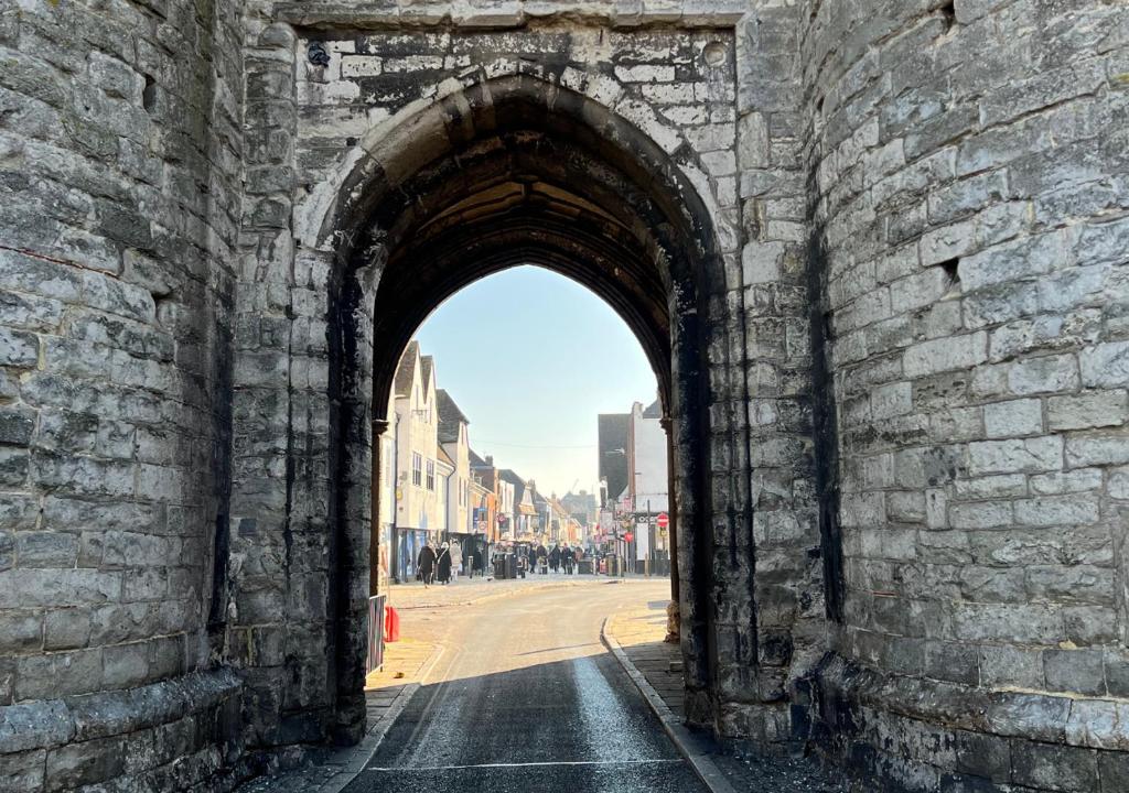 Canterbury 2 bed Holiday Home Sleeps 6 City Centre FREE Parking