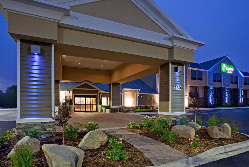 Holiday Inn Express & Suites Willmar, an IHG Hotel