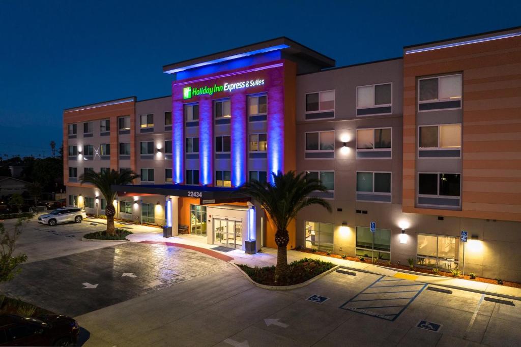 Holiday Inn Express & Suites - Hawaiian Gardens, an IHG Hotel