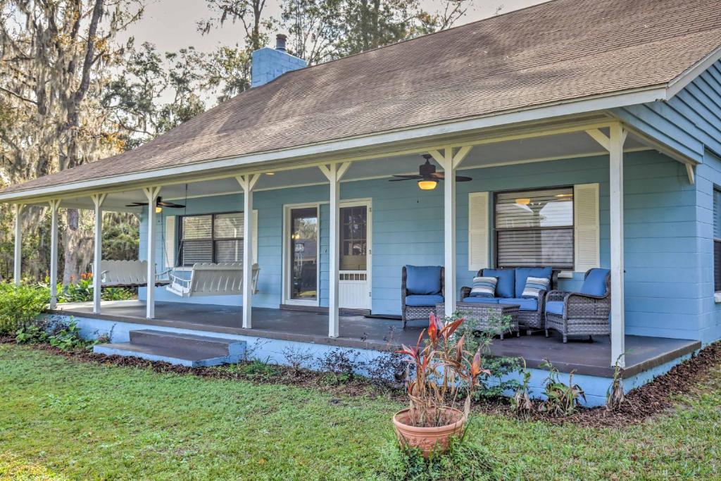 Gorgeous Waldo Home with Dock on Santa Fe Lake!