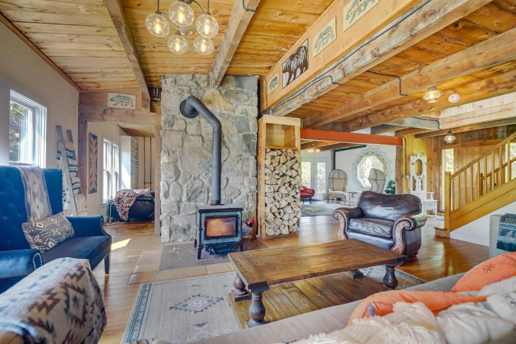 Luxe 14-Acre Vermont Countryside Lodge!