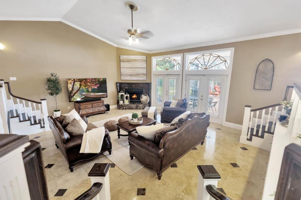 The Luxury Lakehouse