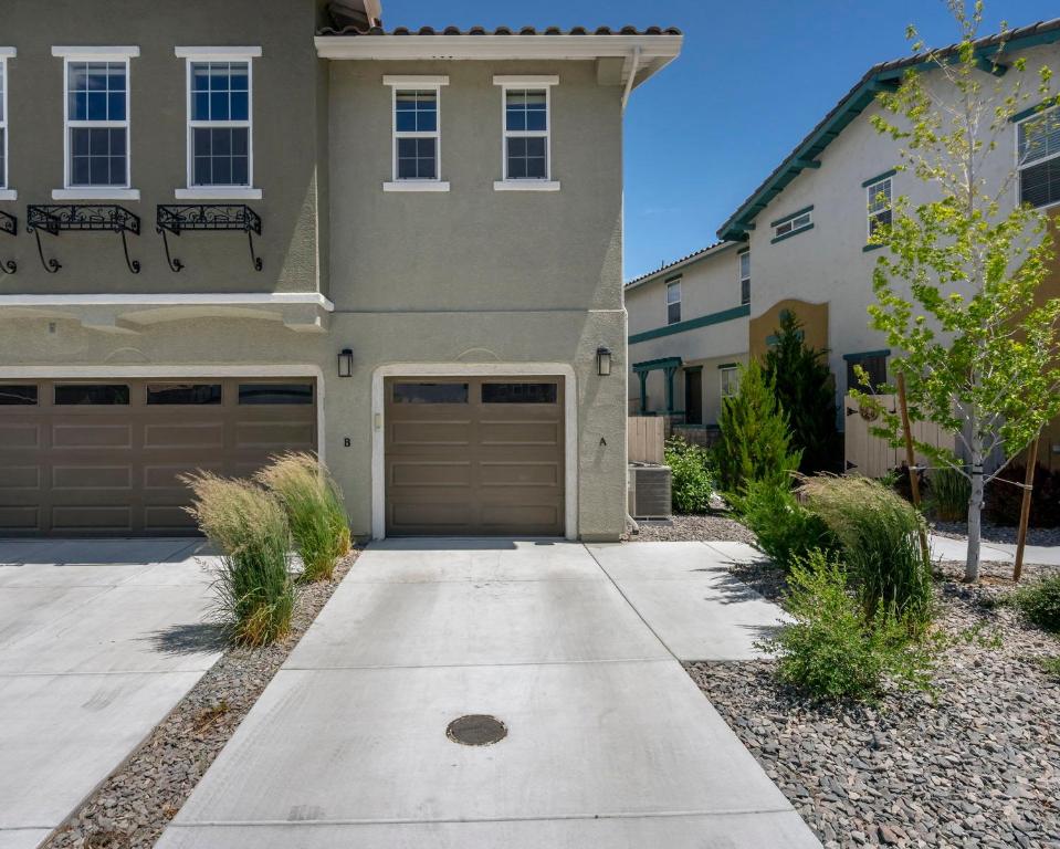 Cozy Reno Retreat 2BR Family Home with BBQ Patio & Modern Amenities