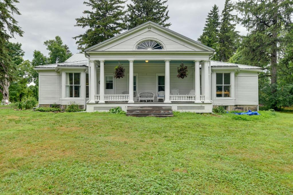 Historic Vineyard Farmhouse with Views of Lake Erie!