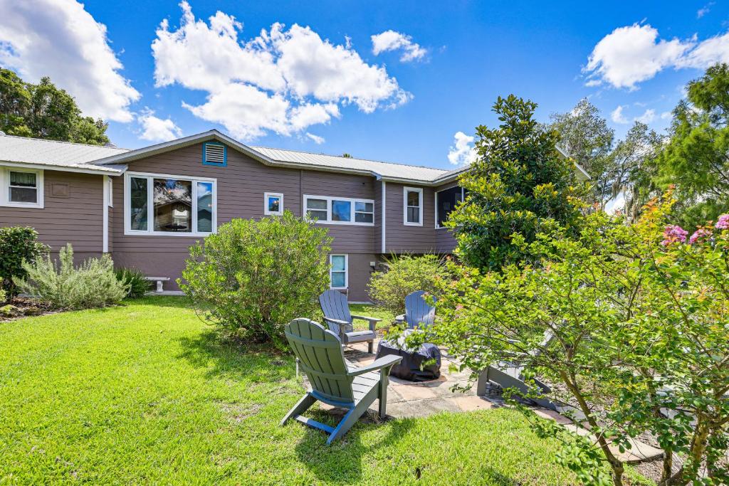 Riverfront Dunnellon Getaway with Boathouse and Dock!