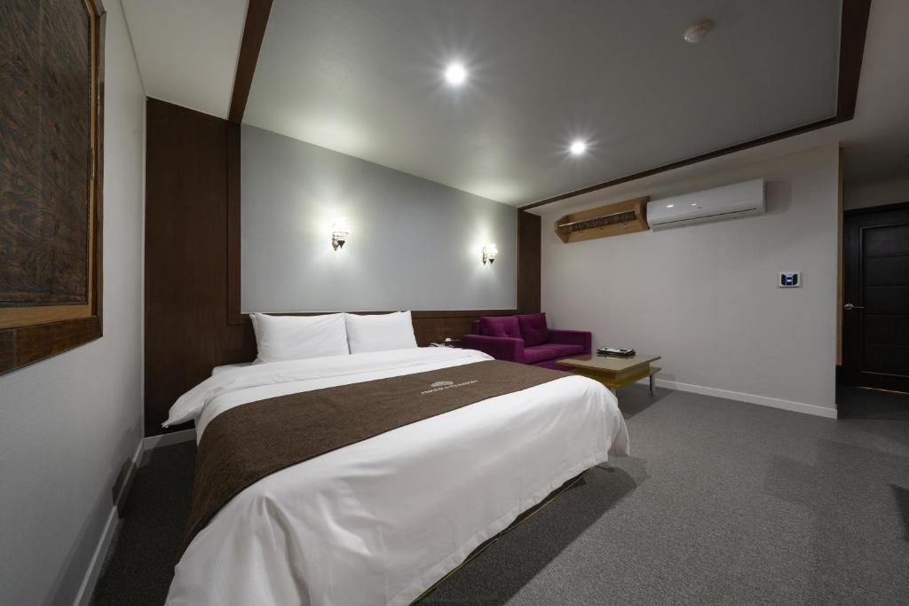 Amour Hotel